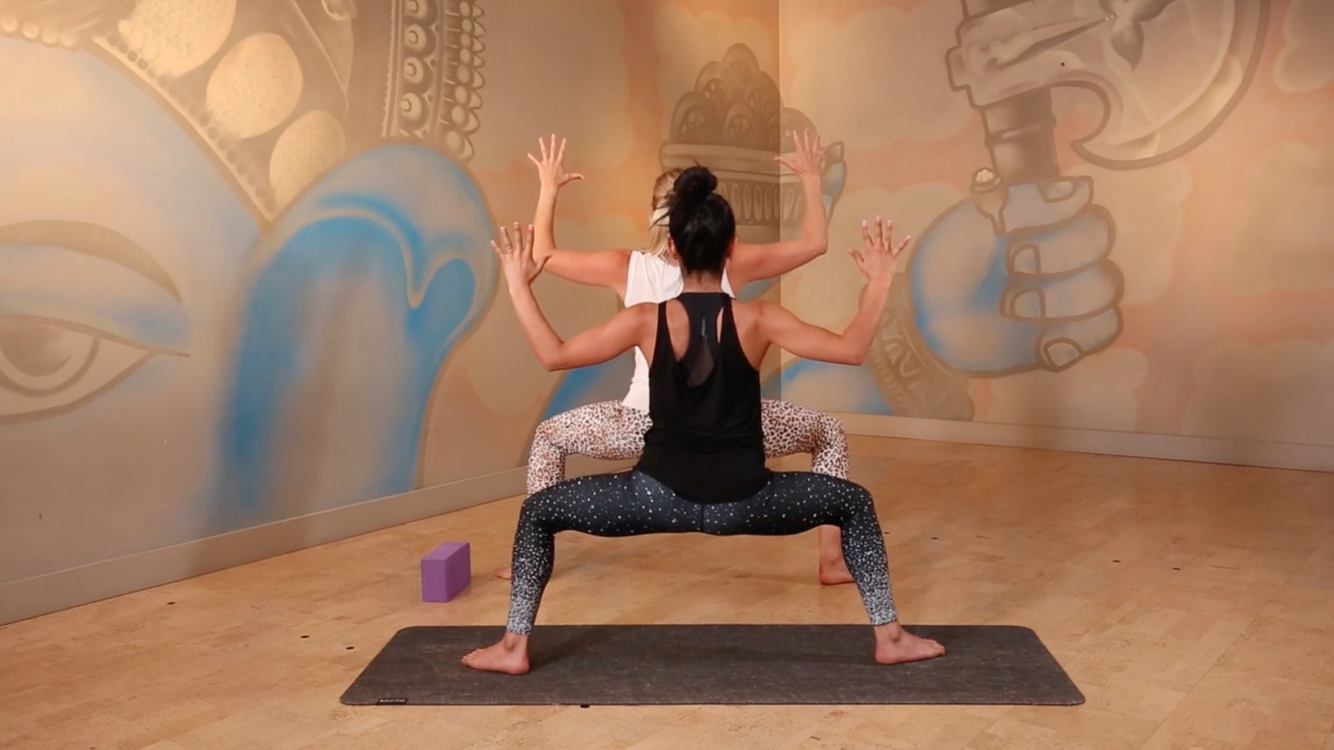 Around The World in 15 mins lisa clark power living australia yoga online yogaholics
